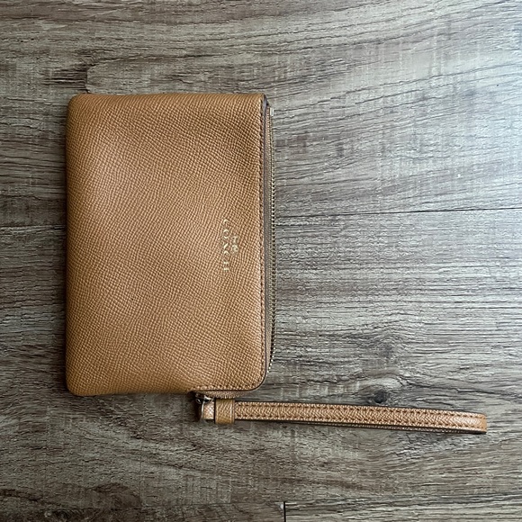 COACH Wristlet - Picture 7 of 7